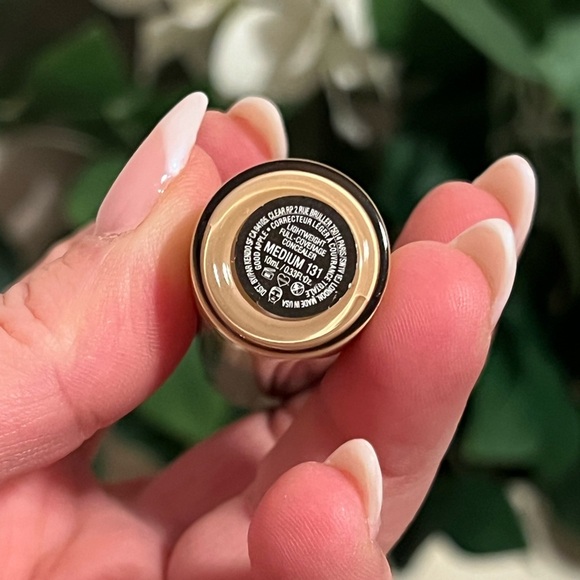 KAT VON D • GOOD APPLE • LIGHT-WEIGHT FULL-COVERAGE CONCEALER MEDIUM 131 - Picture 2 of 5